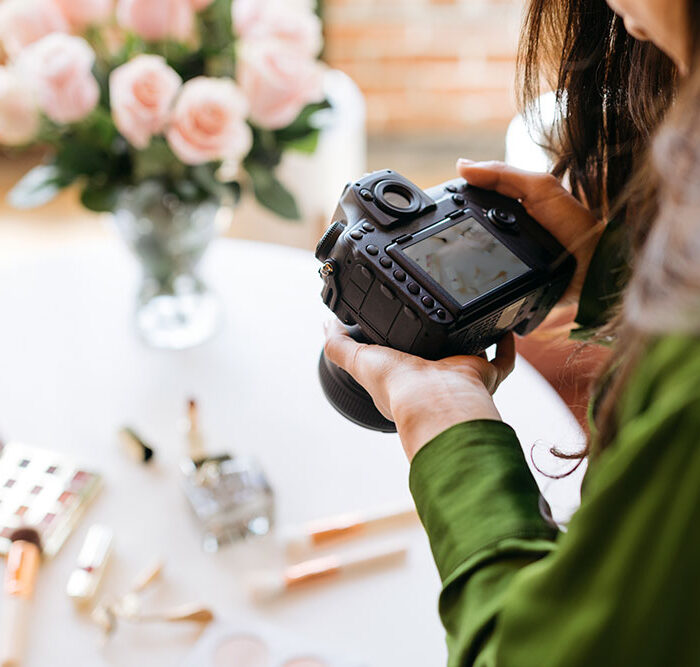 photographer-shooting-beauty-product